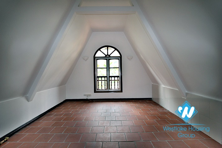 Big yard, swiming pool and five bedrooms house for rent in Tay Ho district, Ha Noi.